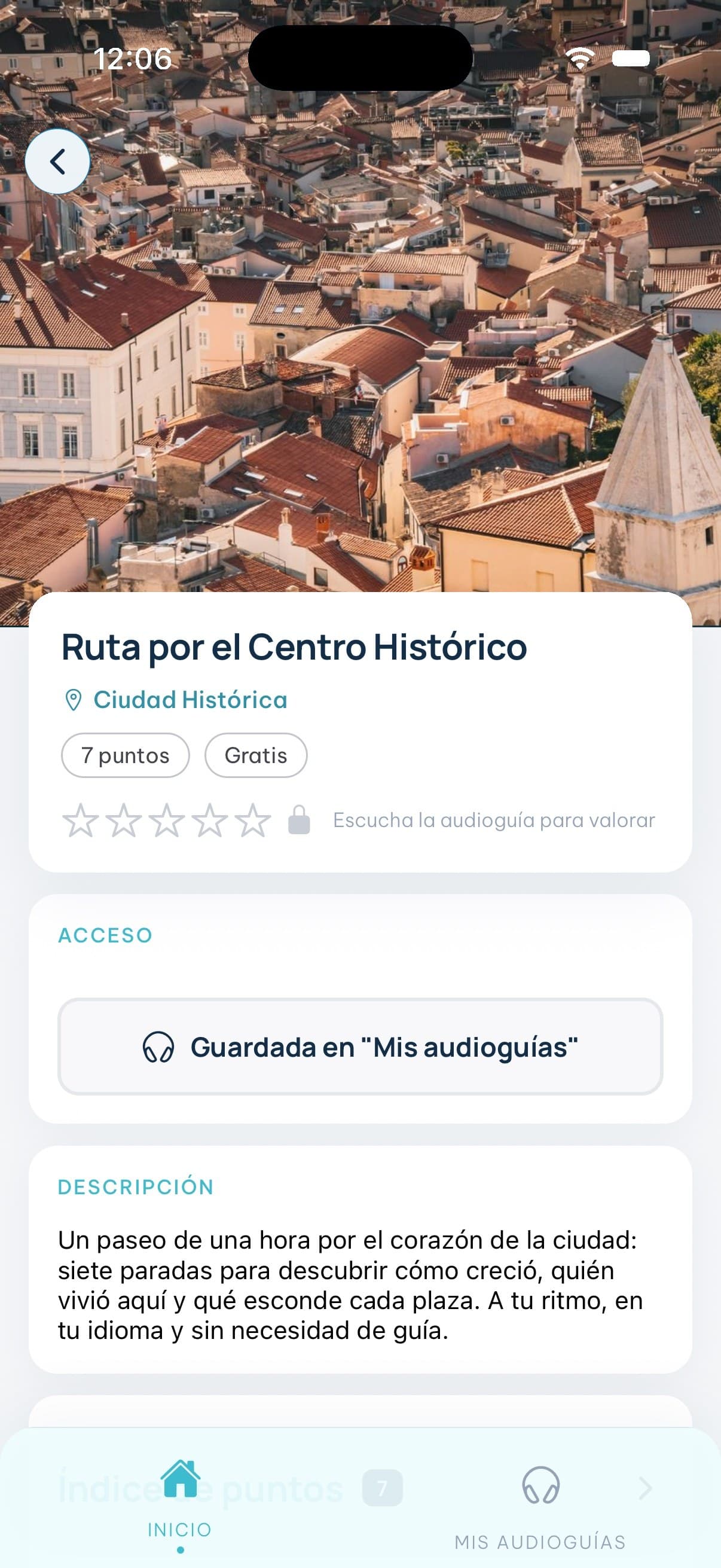 App de Audiloo en el móvil del visitante: la pantalla de una audioguía con su portada, la ciudad, el número de paradas y el acceso a la reproducción.
